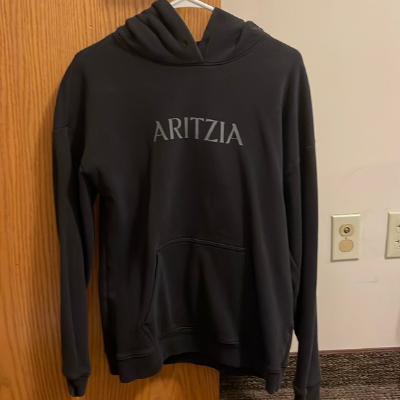 Aritzia Tops - Black Aritiza Sweatshirt, in good condition